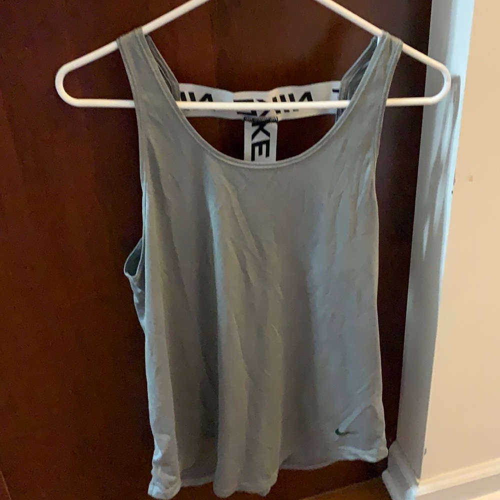 Never worn Nike workout top. Size M
